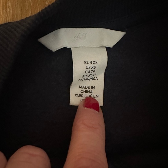 H&M navy blue graphic sweatshirt, size XS, NWOT - Picture 3 of 4